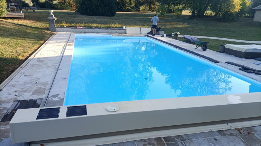 Construction, renovation et entretien de piscines à reprendre - Cantal